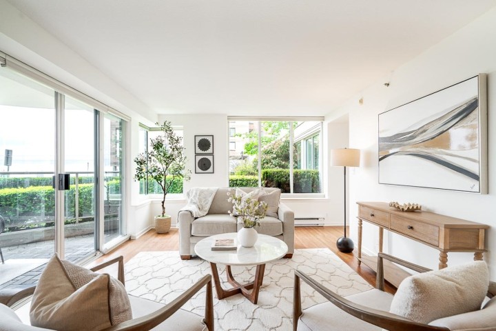 Photo 2 at 1 - 2243 Bellevue Avenue, Dundarave, West Vancouver