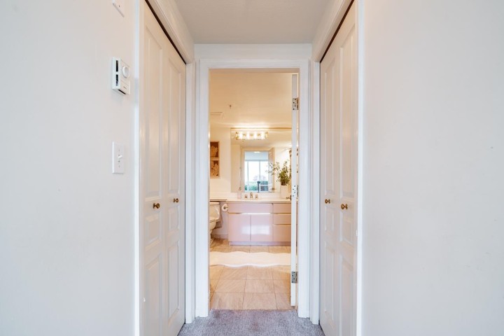 Photo 16 at 1 - 2243 Bellevue Avenue, Dundarave, West Vancouver