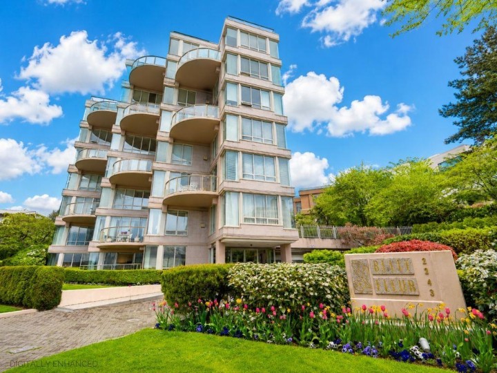 Photo 3 at 1 - 2243 Bellevue Avenue, Dundarave, West Vancouver