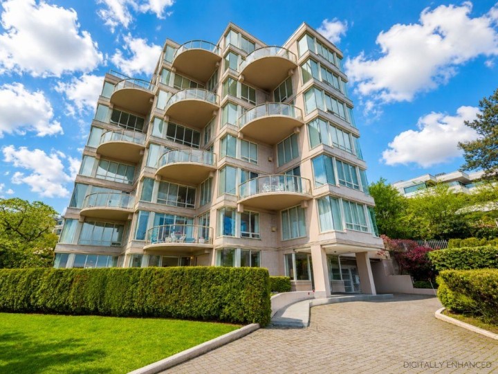 Photo 1 at 1 - 2243 Bellevue Avenue, Dundarave, West Vancouver
