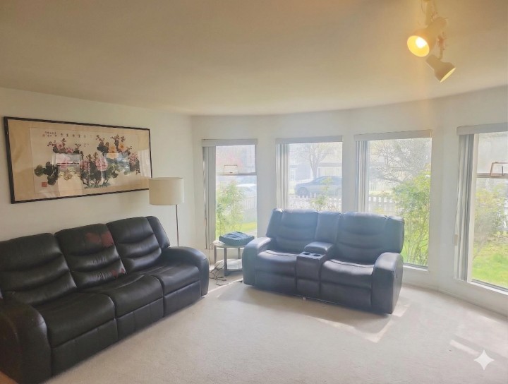 Photo 2 at 3523 Napier Street, Renfrew VE, Vancouver East