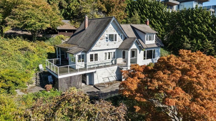 Photo 4 at 3721 Sunset Lane, West Bay, West Vancouver