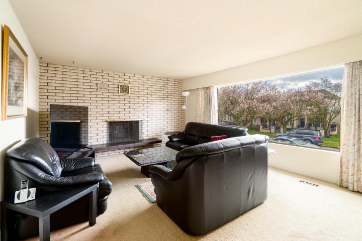 Photo 1 at 437 E 55th Avenue, South Vancouver, Vancouver East