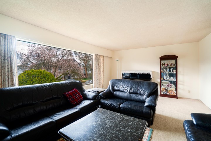 Photo 10 at 437 E 55th Avenue, South Vancouver, Vancouver East