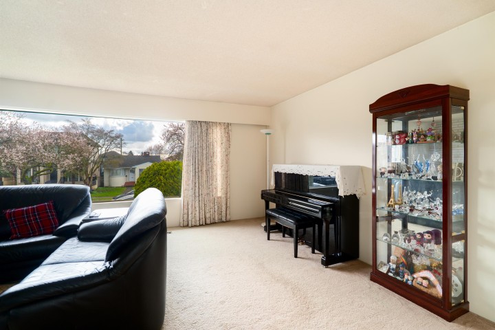 Photo 11 at 437 E 55th Avenue, South Vancouver, Vancouver East