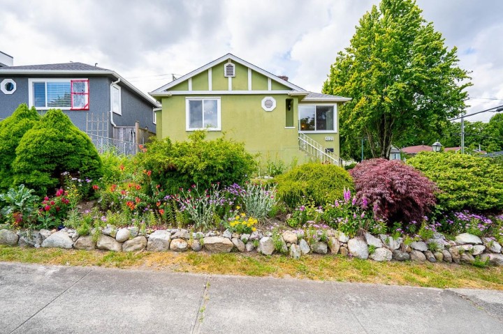 Photo 1 at 5121 Inverness Street, Knight, Vancouver East