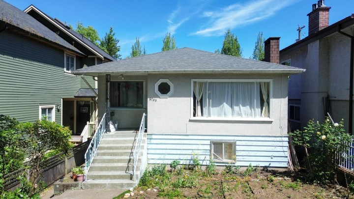Photo 2 at 2733 E 28th Avenue, Renfrew Heights, Vancouver East