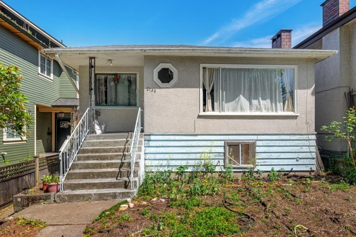 Photo 1 at 2733 E 28th Avenue, Renfrew Heights, Vancouver East