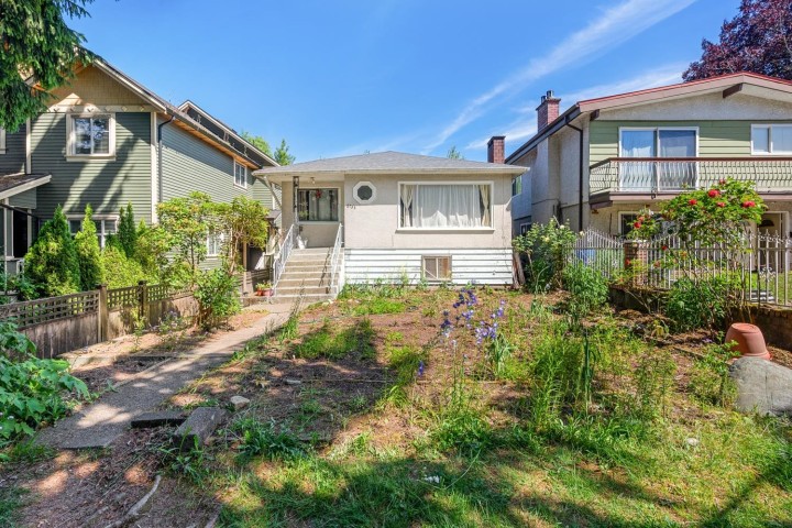 Photo 5 at 2733 E 28th Avenue, Renfrew Heights, Vancouver East