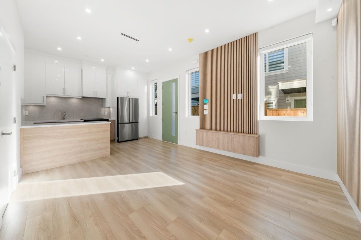 Photo 6 at 1 - 3583 Haida Street, Renfrew Heights, Vancouver East