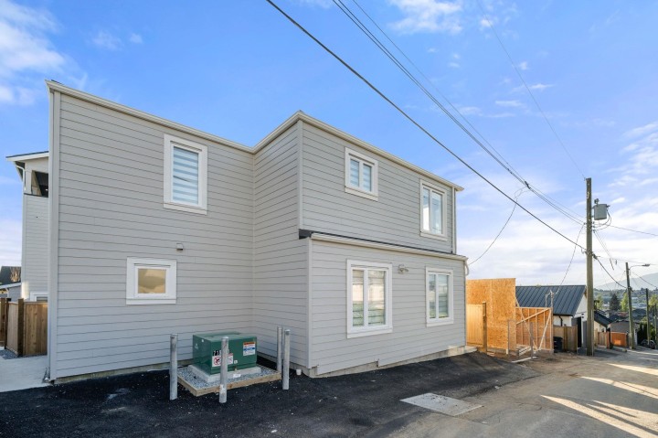 Photo 36 at 1 - 3583 Haida Street, Renfrew Heights, Vancouver East