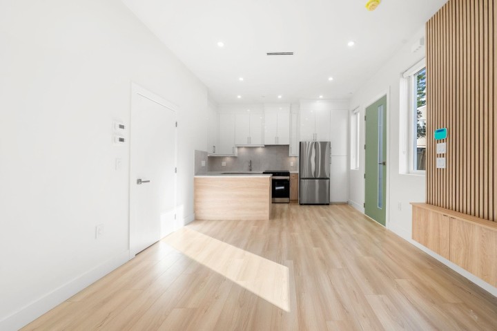 Photo 9 at 1 - 3583 Haida Street, Renfrew Heights, Vancouver East