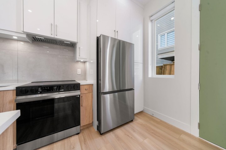 Photo 10 at 1 - 3583 Haida Street, Renfrew Heights, Vancouver East