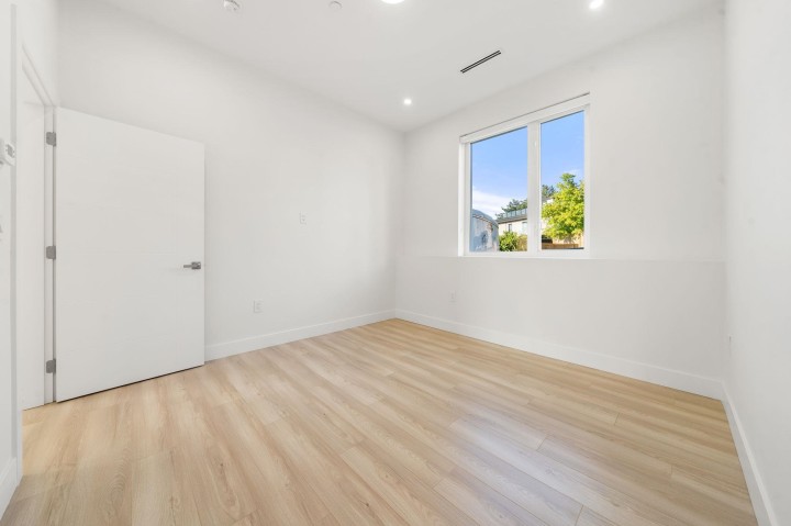 Photo 33 at 1 - 3583 Haida Street, Renfrew Heights, Vancouver East