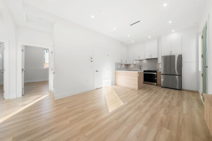 Photo 11 at 1 - 3583 Haida Street, Renfrew Heights, Vancouver East