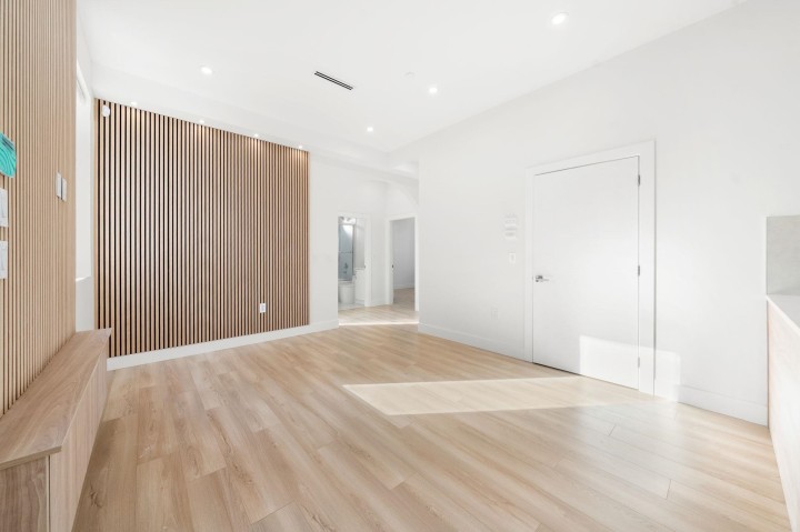 Photo 8 at 1 - 3583 Haida Street, Renfrew Heights, Vancouver East