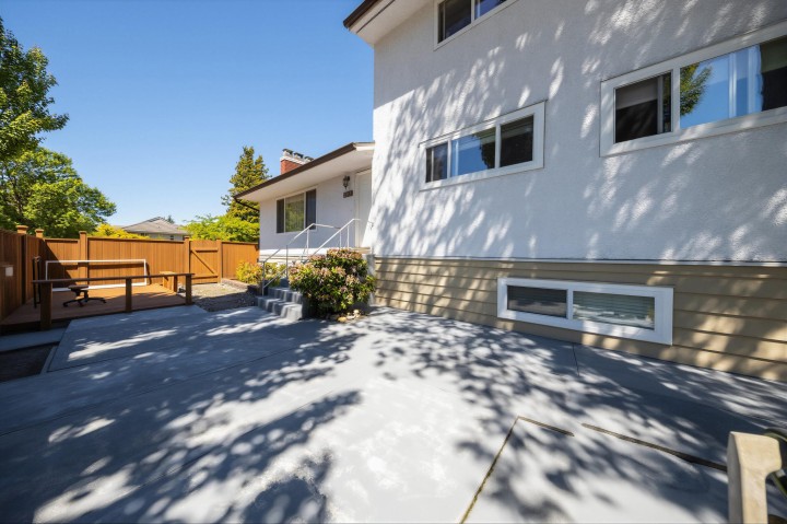 Photo 2 at 2911 E 51st Avenue, Killarney VE, Vancouver East