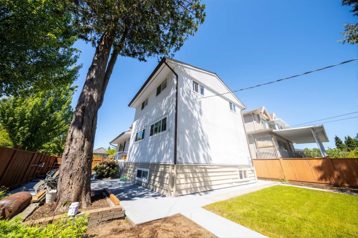 Photo 7 at 2911 E 51st Avenue, Killarney VE, Vancouver East