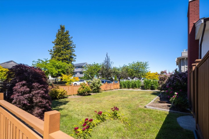 Photo 4 at 2911 E 51st Avenue, Killarney VE, Vancouver East