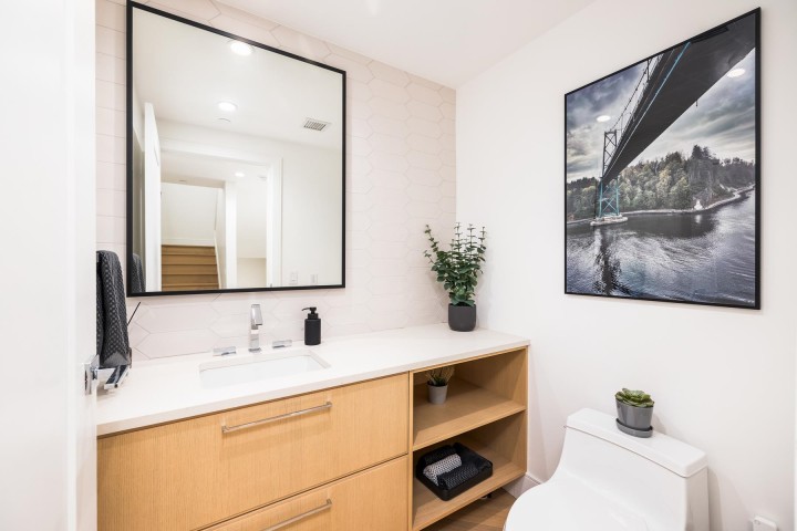 Photo 10 at 601 W 31st Avenue, Cambie, Vancouver West