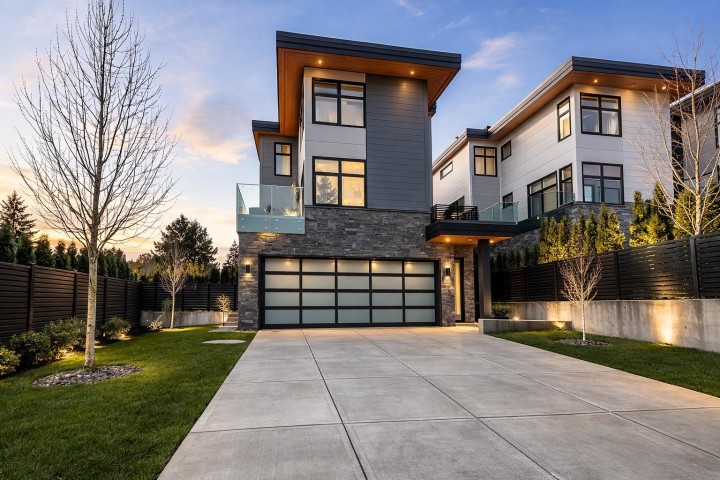 Photo 2 at 592 Arthur Erickson Place, Park Royal, West Vancouver