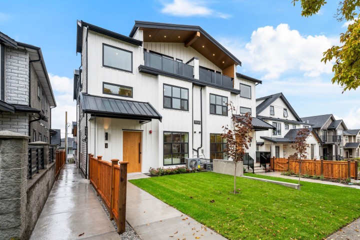 Photo 1 at 2 - 3065 Charles Street, Renfrew VE, Vancouver East