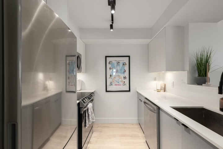 Photo 7 at 203 - 2272 Dundas Street, Hastings, Vancouver East