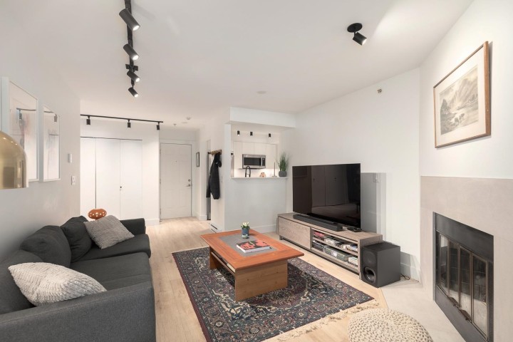 Photo 3 at 203 - 2272 Dundas Street, Hastings, Vancouver East