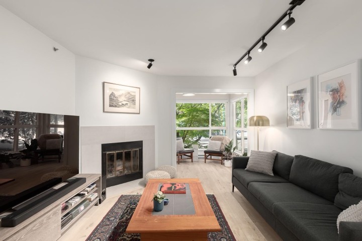 Photo 1 at 203 - 2272 Dundas Street, Hastings, Vancouver East