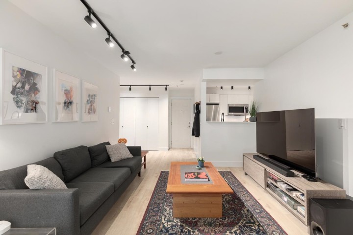 Photo 4 at 203 - 2272 Dundas Street, Hastings, Vancouver East