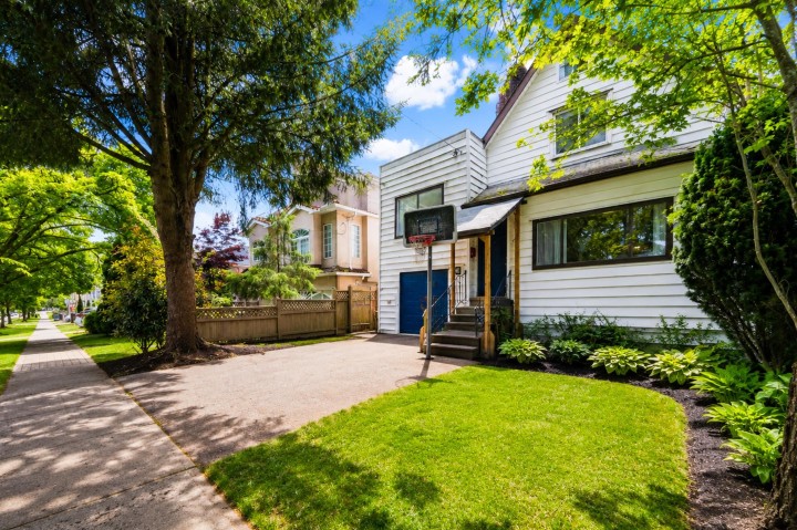 Photo 2 at 4711 Gothard Street, Collingwood VE, Vancouver East