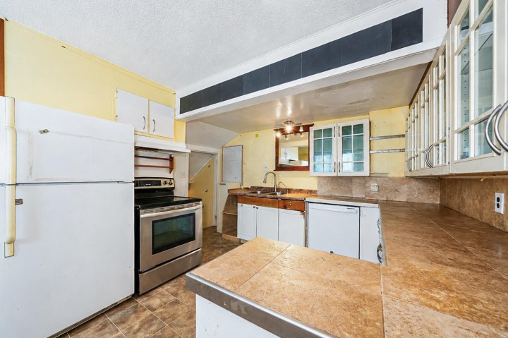 Photo 11 at 4711 Gothard Street, Collingwood VE, Vancouver East