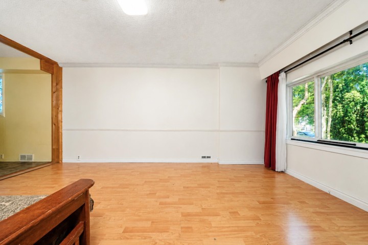 Photo 8 at 4711 Gothard Street, Collingwood VE, Vancouver East
