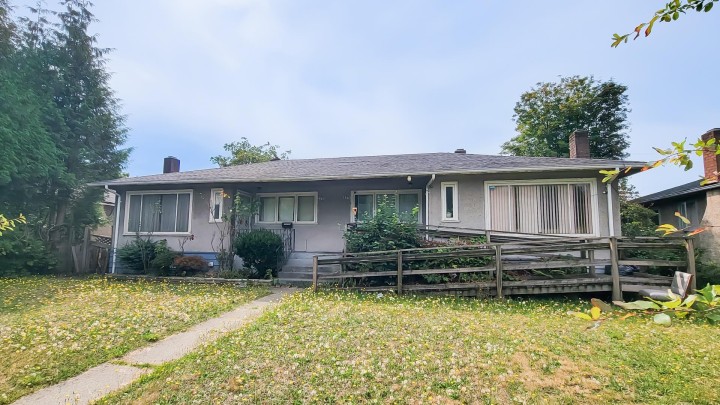 Photo 3 at 2576 S Grandview Highway, Renfrew Heights, Vancouver East