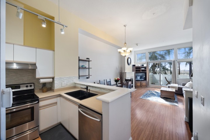 Photo 1 at 5 - 3586 Rainier Place, Champlain Heights, Vancouver East