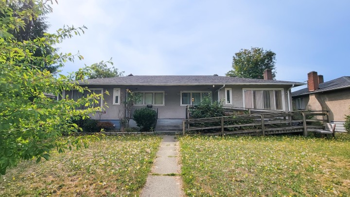 Photo 1 at 2578 S Grandview Highway, Renfrew Heights, Vancouver East
