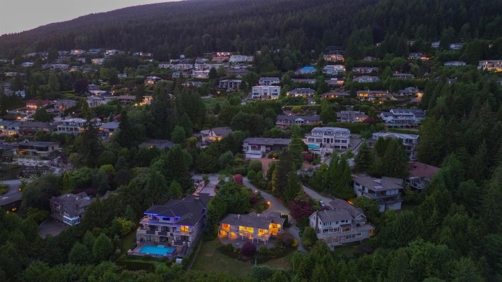 Photo 2 at 1440 Sandhurst Place, Chartwell, West Vancouver