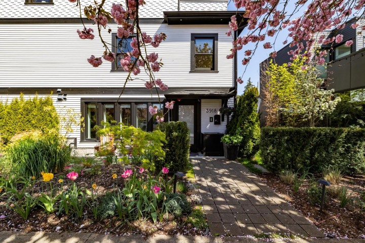 Photo 2 at 3918 Carolina Street, Fraser VE, Vancouver East