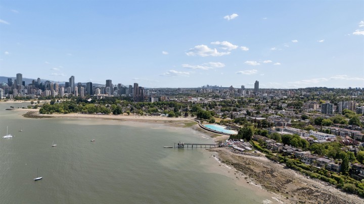 Photo 6 at 2651 Point Grey Road, Kitsilano, Vancouver West