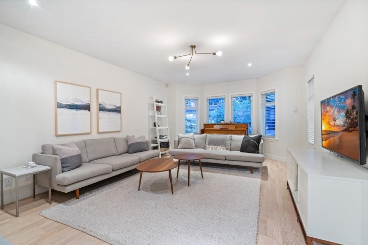 Photo 4 at 855 E 22nd Avenue, Fraser VE, Vancouver East