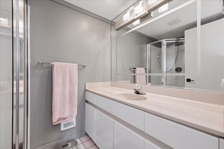 Photo 34 at 102 - 123 E Keith Road, Lower Lonsdale, North Vancouver