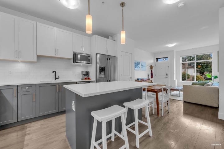 Photo 3 at 5795 Wales Street, Killarney VE, Vancouver East