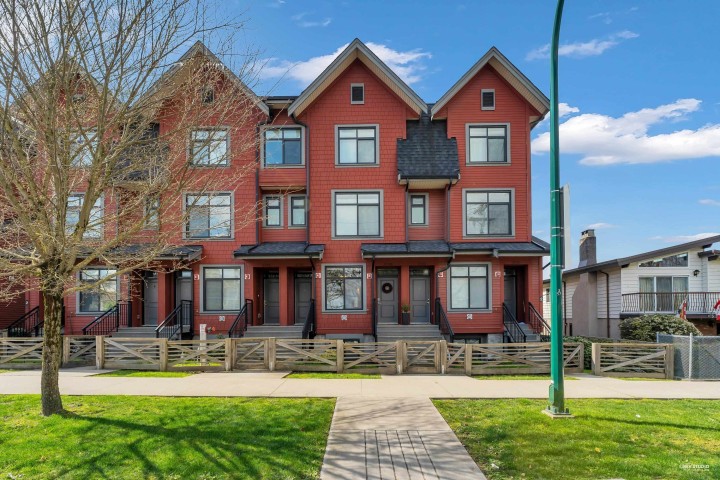 Photo 1 at 5795 Wales Street, Killarney VE, Vancouver East