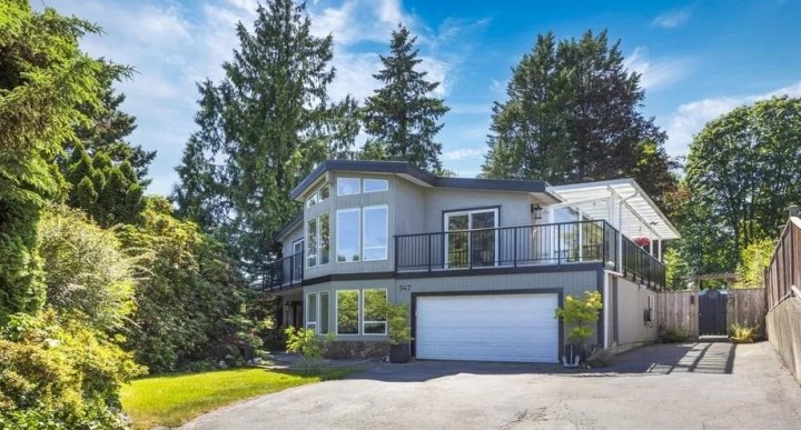 Photo 2 at 547 Fairway Drive, Dollarton, North Vancouver