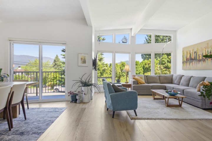 Photo 3 at 547 Fairway Drive, Dollarton, North Vancouver