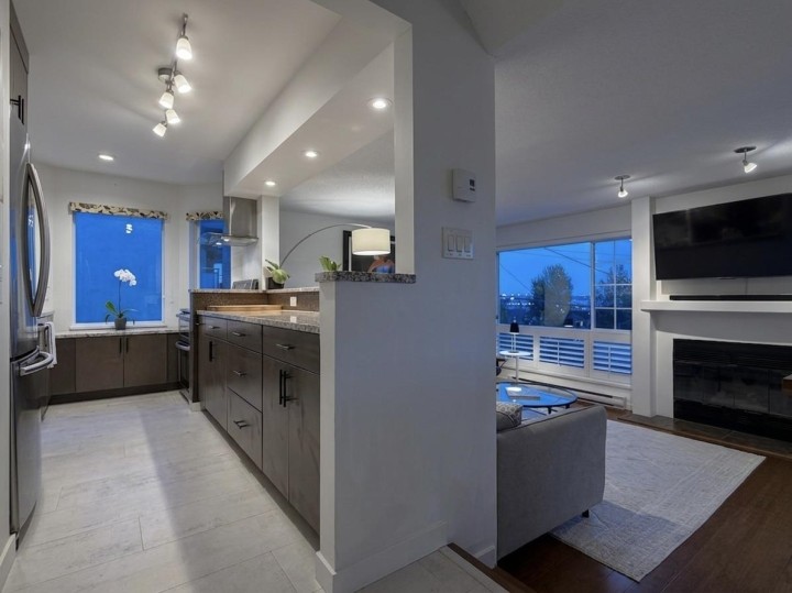 Photo 7 at 202 - 2440 Haywood Avenue, Dundarave, West Vancouver