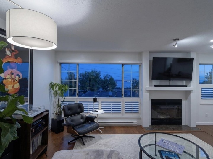 Photo 5 at 202 - 2440 Haywood Avenue, Dundarave, West Vancouver