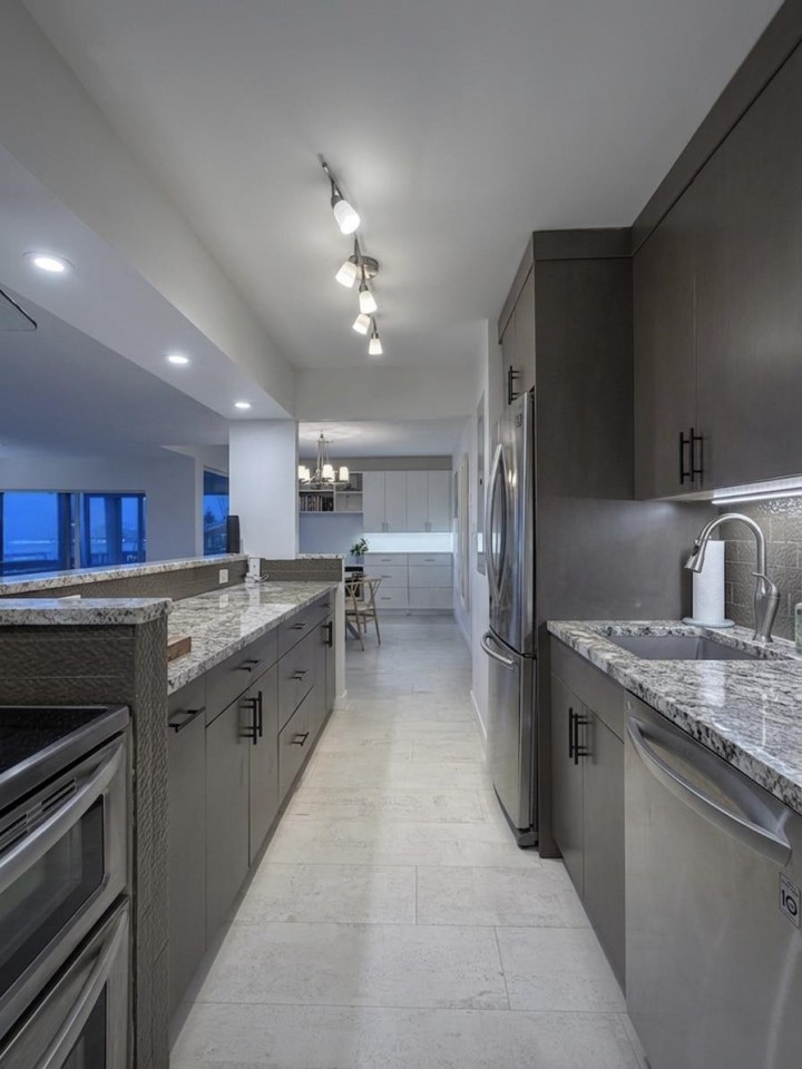 Photo 10 at 202 - 2440 Haywood Avenue, Dundarave, West Vancouver