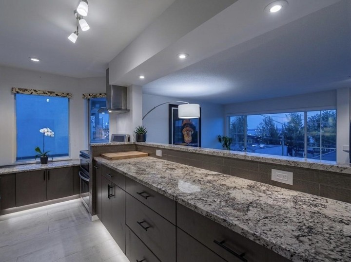 Photo 11 at 202 - 2440 Haywood Avenue, Dundarave, West Vancouver