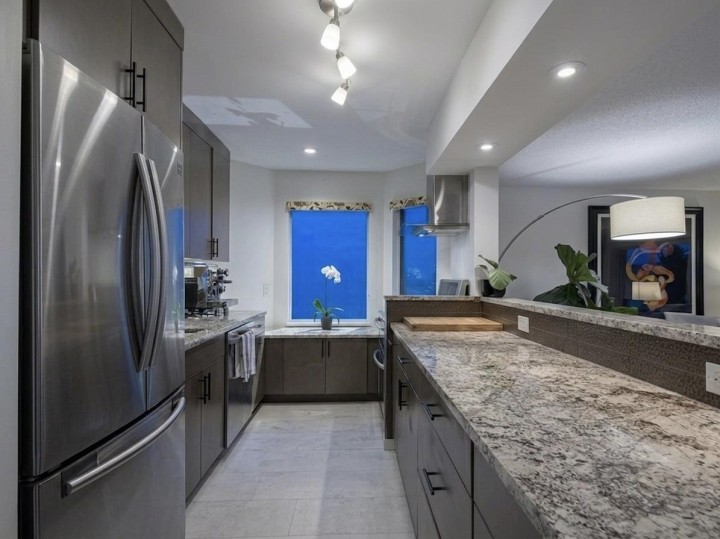 Photo 8 at 202 - 2440 Haywood Avenue, Dundarave, West Vancouver